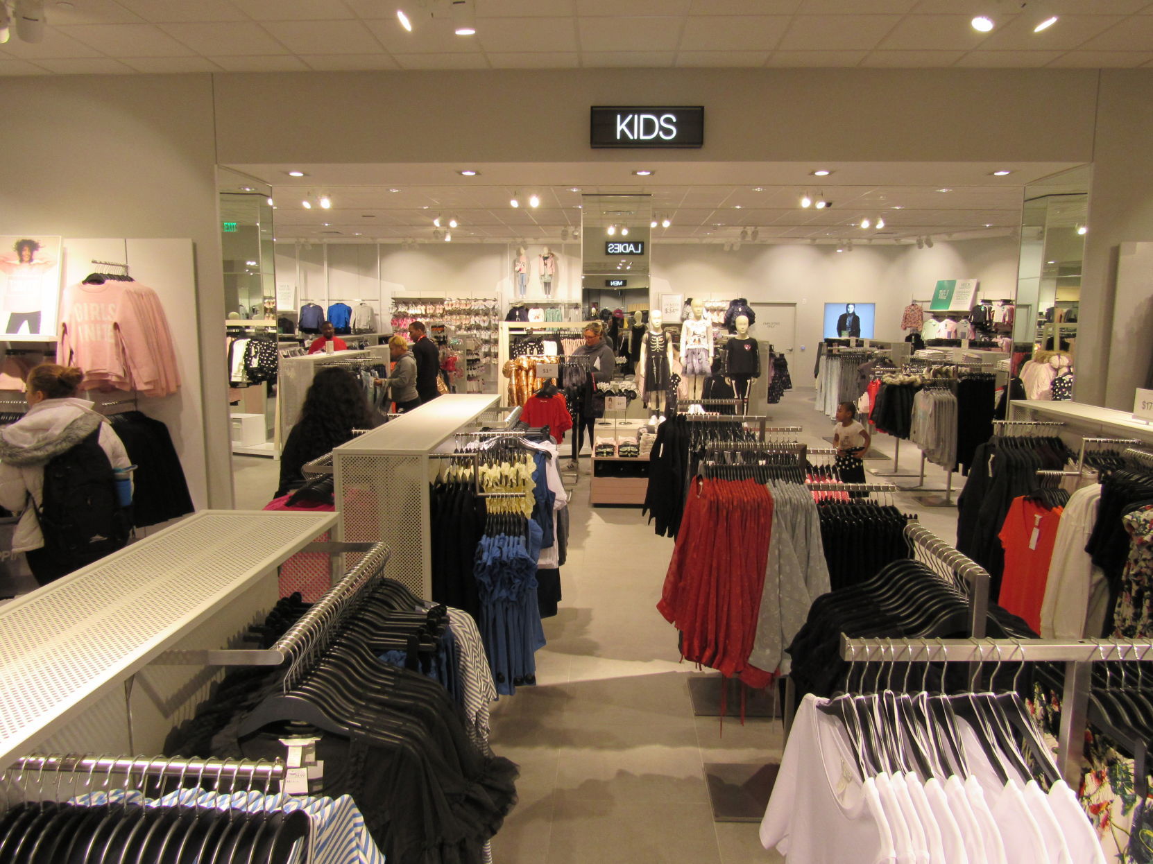 H&M opens at East Towne Mall